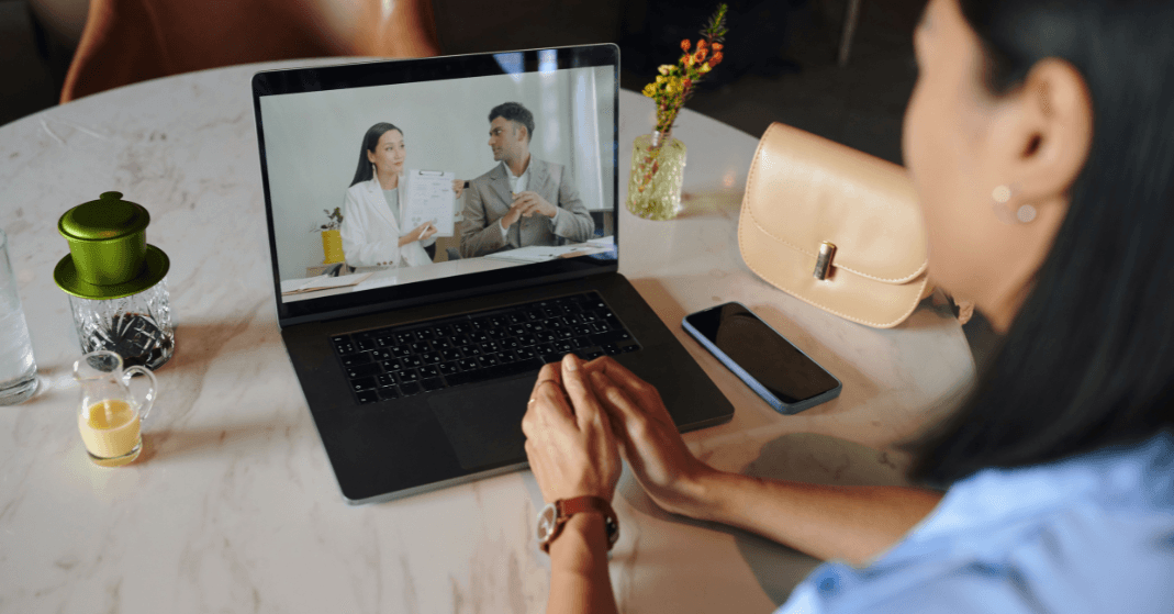 Os dados coletados em entrevistas com informantes que convivem com a pessoa atendida, são fontes riquíssimas de informações para o processo de Avaliação Neuropsicológica Online,