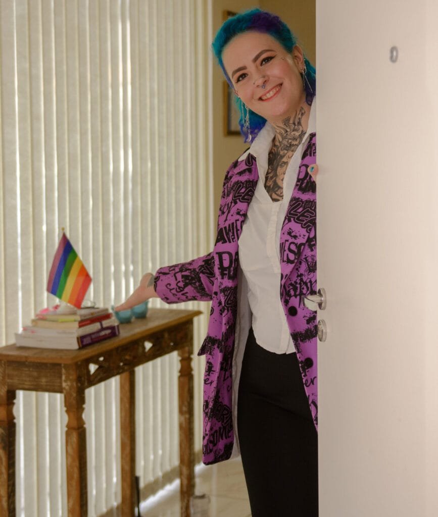 Ambiente seguro e afirmativo em clínica de saúde transdisciplinar focada em Terapia Afirmativa.