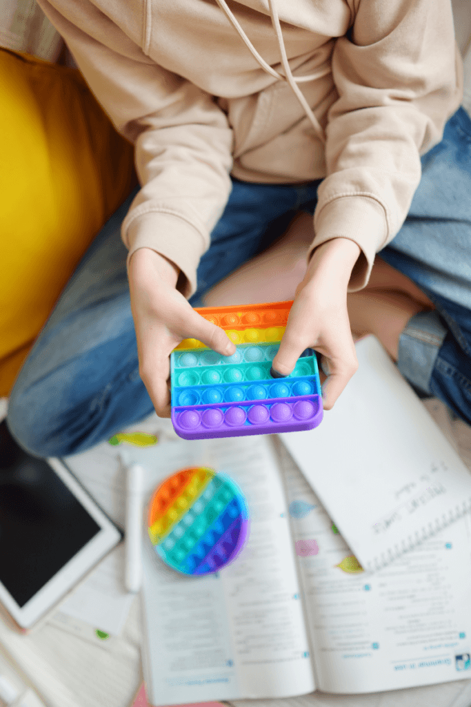 Estratégias de regulação sensorial para TDAH e Autismo na vida adulta.