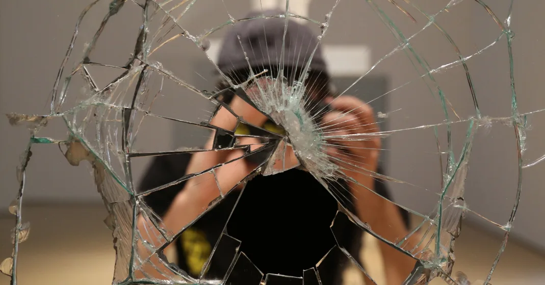 O impacto invisível do estigma internalizado na autoimagem e as consequências para a saúde mental.