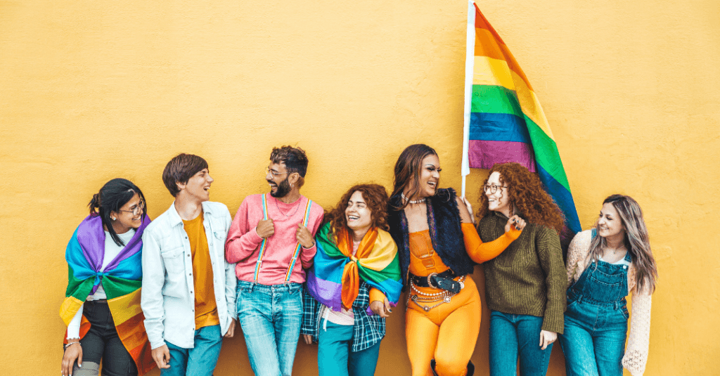 A construção da rede de apoio e da família escolhida como ferramenta de orgulho e saúde mental para combater a fobia e a solidão.